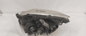 .  PRZOD PRZEDNIA LAMPA PRAWA TOYOTA AVENSIS T25 2