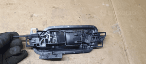 Klamka wewnętrzna prawy tył tylna prawa VW Amarok 2H0837114D 2H0837114C 3