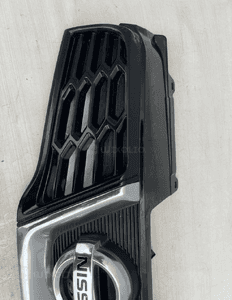 Grill atrapa nissan qashqai J10 lift 62310BR10A kamera 2