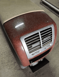 MERCEDES S 221  podłokietnik  skórzany  bezowy dekor klapka nawiew 9