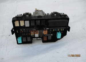 SKRZYNKA BEZPIECZNIKÓW HONDA CR IV T1T E010 E0 4