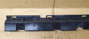 Ślizg mocowanie listwy progowej lewy BMW E90 E91 7202659 2