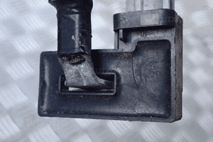 Klema minusowa suzuki swift MK8  32810-85P00 3