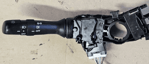Toyota Yaris II 2 P9 przełącznik pod kierownicę świateł kierunkowskazów 2
