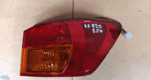 Lexus IS220 IS250  lampa tył tylna prawa w błotnik 1