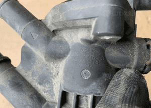 Obudowa termostatu termostat króciec wąż wody Ford C-MAX 1.0 ECOBOOST CM5G-9K478-FB 8