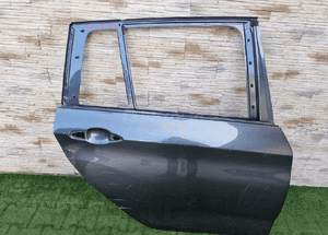 Drzwi bmw 2 F46 1