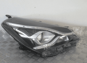 LAMPA PRZEDNIA PRZÓD PRAWA TOYOTA YARIS III 3 LIFT SOCZEWKA 2017-2020 17