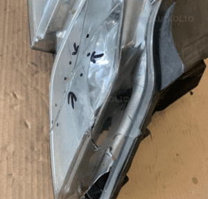 MERCEDES E 207 lampa prawa skrętna bixenon uszkodzona ils 4