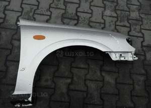 Nissan Almera N16 blotnik przod przedni prawy 1