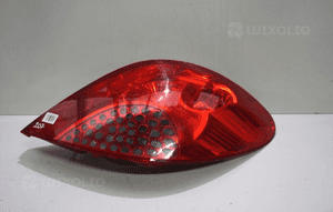 Lampa prawa tylna Peugeot 207 1