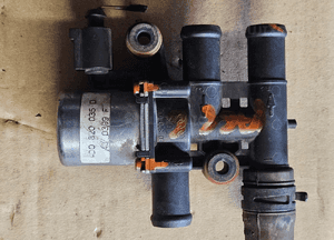 Audi A6 C6  elektrozawór zawór wody 4D0820035D 2