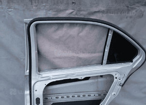 Drzwi prawe prawy tył Mercedes C Klasa W204 sedan 07-10r C775 8