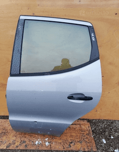 MERCEDES A 168 drzwi tylne lewe szyba zamek listwa 3