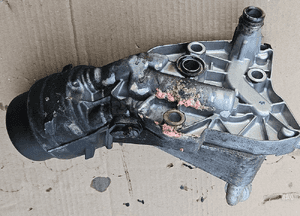 Opel Astra J 4 IV 2.0 CDTI obudowa filtra oleju chłodnica chłodniczka oleju silnika 2