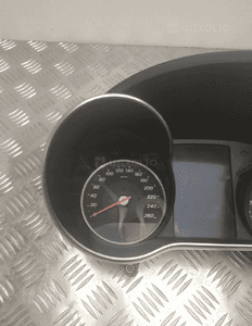 Mercedes W205 licznik zegary A2059000345 3