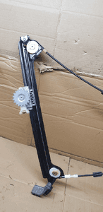 Mechanizm podnośnik szyby prawy przód BMW 1 E81 6978846 6