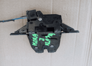 Opel Astra J zamek klapy tyl tylny 3