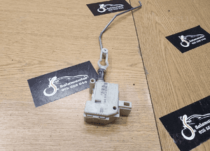 Siłownik 7M0862159 4B9962115B Silniczek Elektryczny Cięgno Zamka Klapy Bagażnika Audi A4 B6 Kombi Sedan 4B9962115B 12