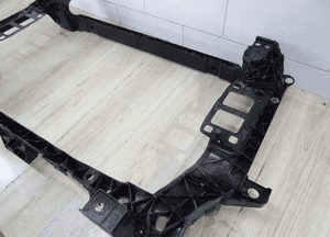 Audi Q7 Q8 pas przedni wzmocnienie 4M0805594A 12