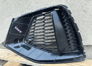Kratka zderzaka przod lewa audi Q8 s-line SQ8 4M8 2