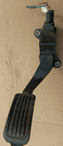 Toyota Yaris II 2  1.0 1.4 pedał potencjometr gazu 78110-OD010 2