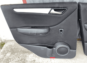 MERCEDES B 245 tapicerka boczek tapicerka drzwi podłoga bagażnika 16