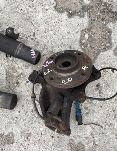 Peugeot 207 citroen C3  Piasta lewa czujnik abs zwrotnica 1