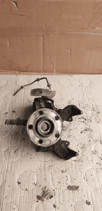 Zwrotnica piasta prawy przód kompletna VW FOX 1