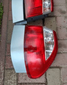 Mazda 626 HB 97-02 Lampa listwa plastik tylna tył 4