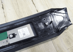Tesla model y szyba kamera osłona słupka lewa 1516255-00-E llu 7