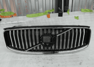 Grill atrapa chłodnicy volvo XC60 ii lift 32291019 idealna 1