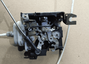 Audi A4 B5 zamek drzwi przod przednich prawy 2