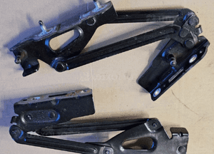 Peugeot 407 sedan zawias klapy bagażnika prawy lewy 1
