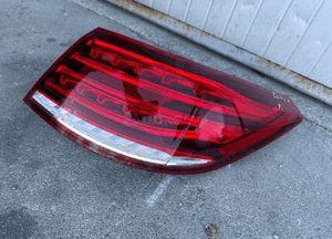 MERCEDES E 207 coupé cabrio  lampa tylna PRAWA  led lift 1