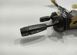 PRZEŁĄCZNIK ZESPOLONY ŚWIATEŁ KIERUNKOWSKAZÓW DEFENDER 54035313 1999-2014 4