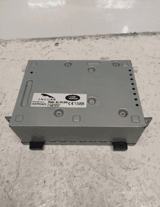 JAGUAR XE X760 WZMACNIACZ RADIA PANEL MULTIMEDIALNY 4