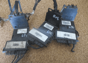 BEZPIECZNIK AKUMULATORA KLEMA 308 9663704680 7