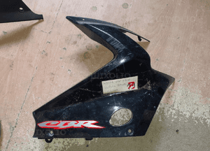 honda cbr 150 r owiewka prawa czachy 1