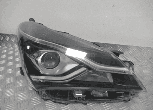 Lampa przód przednia prawa toyota yaris iii 3 lift soczewka led 2017-2020 9