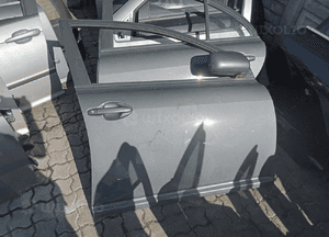 drzwi prawe przód avensis t 25
