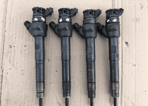 Wtrysk wtryskiwacz cena za 1 sztukę G4D3-9K546 Range Rover Evoque 2.0 D 204DTD 1