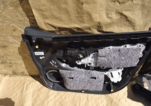 BOCZEK DRZWI LEWY PRZÓD NISSAN MICRA K14 5