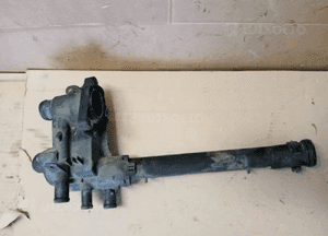 Obudowa termostatu termostat rurka wody VW Golf IV 4 1.4 16V 032121065D 032121111AE 2