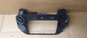 Kratka nawiewu powietrza środkowa ramka radia dekor VW Golf V Plus 5M0858071J 2