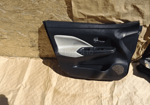 BOCZEK DRZWI LEWY PRZÓD NISSAN MICRA K14 1