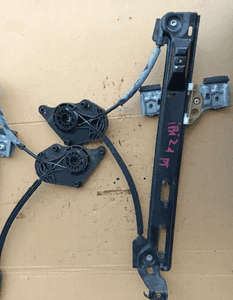 Seat Ibiza 6J IV podnośnik szyby tył prawy  mechanizm 2