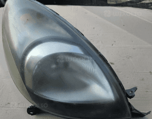 Toyota Yaris Verso lampa przód przednia  lewa 1