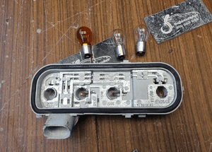 Wklad Lampy PRAWY 8E9945258 Mocowanie Zarowki Tyl Tylne AUDI A4 B6 Avant Kombi 3