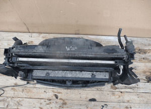 Pas przedni chłodnice mercedes W204 2.2 cdi A2045000193 4